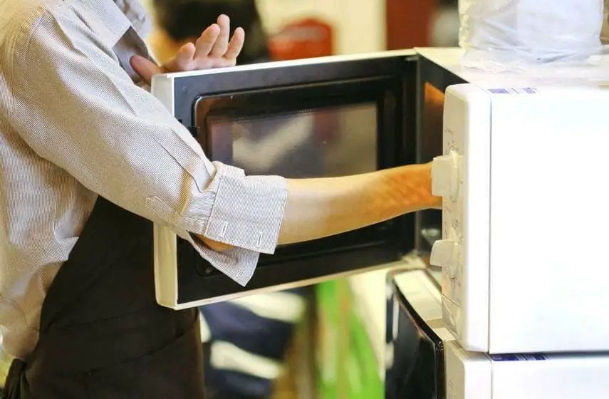 Put-Water-in-the-Microwave-and-Cook Put Water in the Microwave and Cook