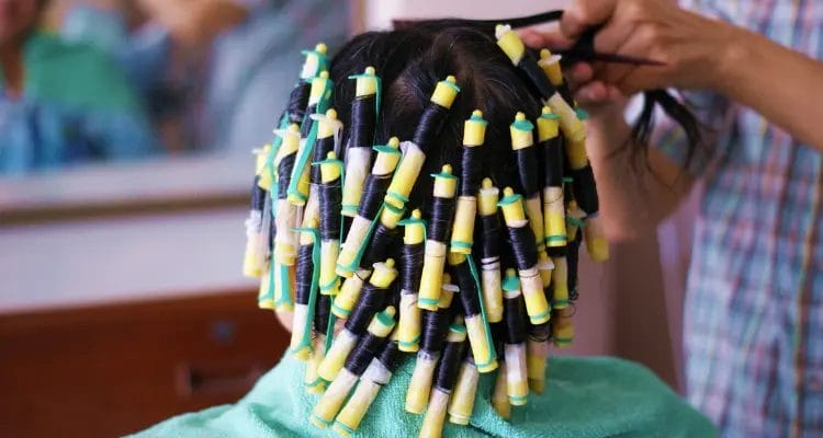 Here is how to curl hair with hot water