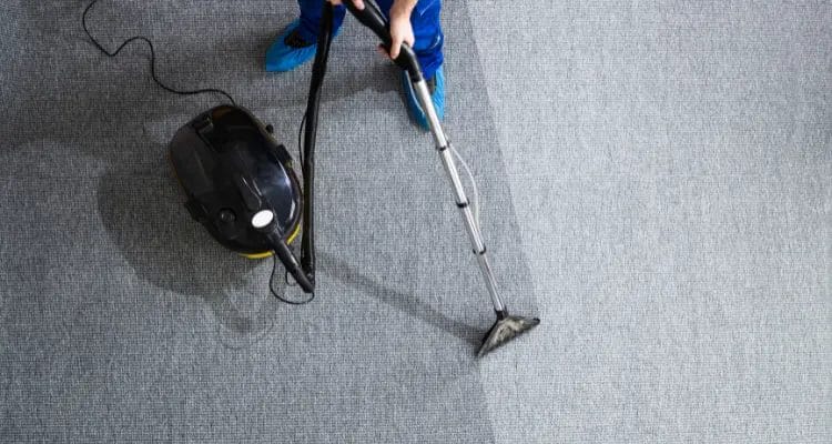How to clean an area rug by vacuuming
