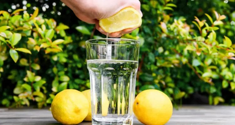 Here is how to make the best lemon water